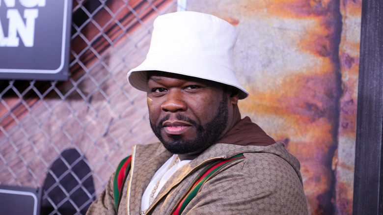 50 Cent posant