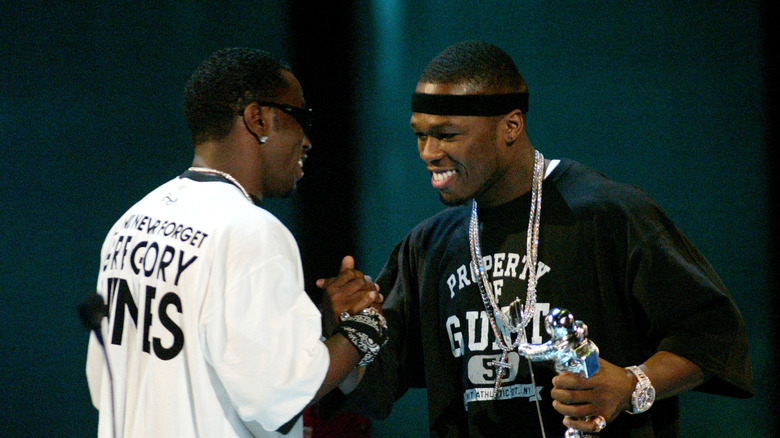 Sean Combs remet un prix à 50 Cent