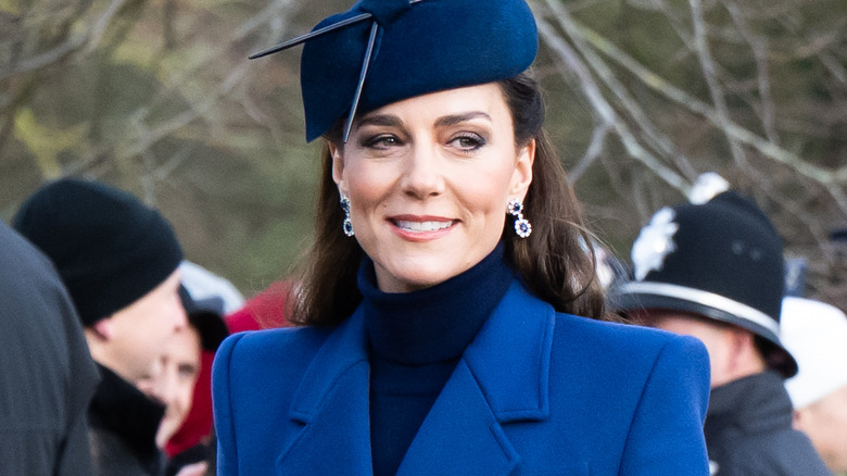 Kate Middleton porte du bleu