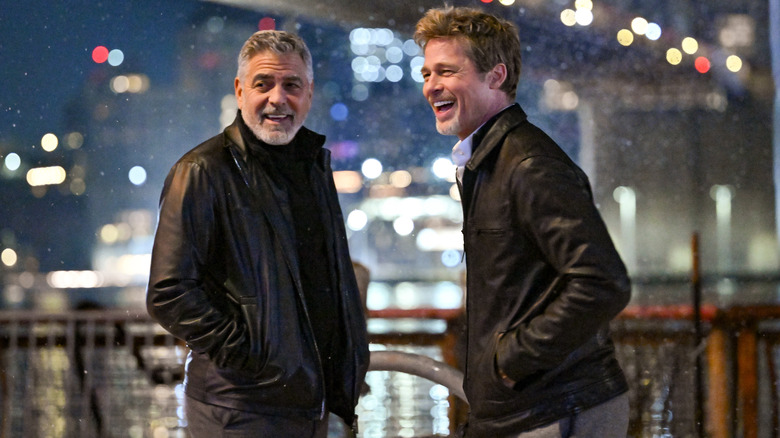 George Clooney et Brad Pitt rient