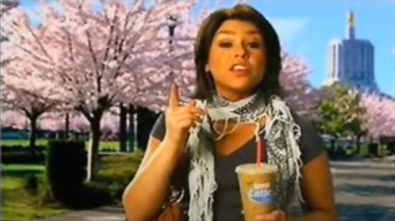 Rachael Ray parle dans la publicité de Dunkin' Donuts 