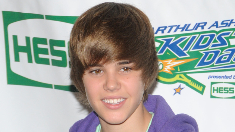 Le jeune Justin Bieber pose