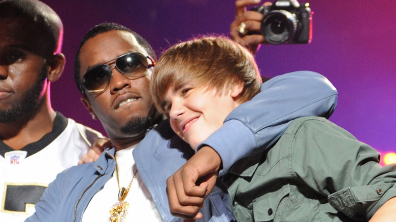 Diddy et Justin Bieber posant ensemble