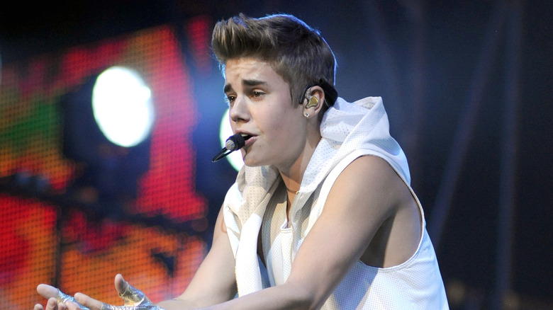 Le jeune Justin Bieber sur scène