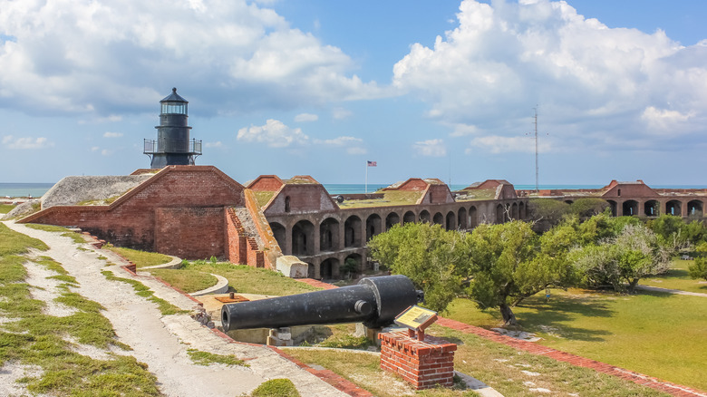 Fort Jefferson et le phare de Garden Key