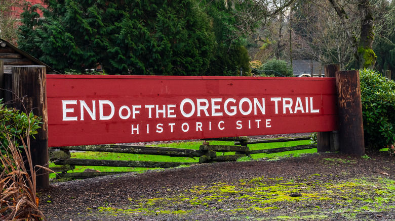 Panneau indiquant la fin du sentier de l'Oregon