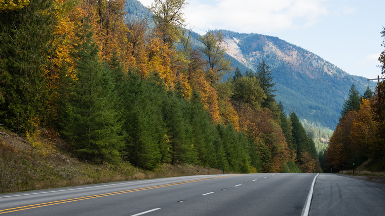 Paysage d'automne sur la Route 2 en Oregon