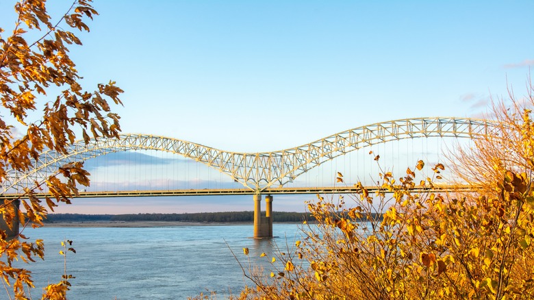 Pont sur le fleuve Mississippi 