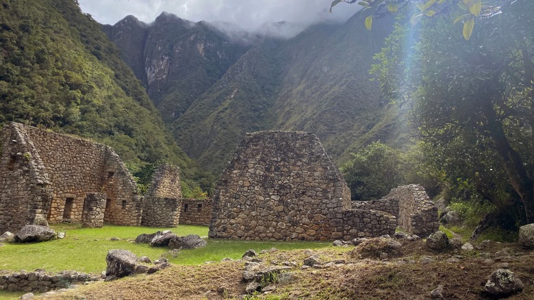 Ruines de Chachabamba sur le chemin de l'Inca