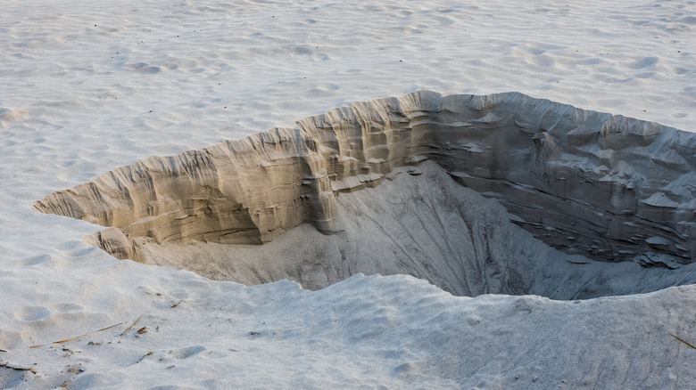 trou de sable à la plage