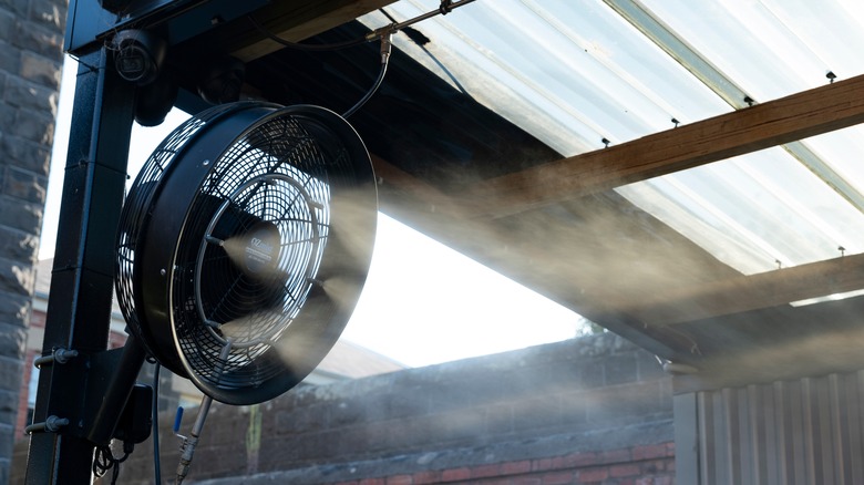 Brumisateur extérieur fixé au ventilateur