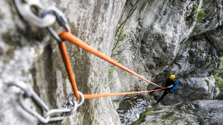 Corde sécurisée pour alpiniste