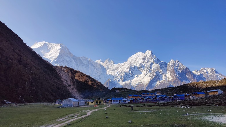 Chaîne du Manaslu dans la zone de conservation du Manaslu