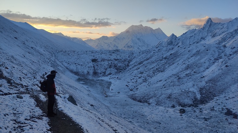 Randonnée au col de Larke avec lampe frontale