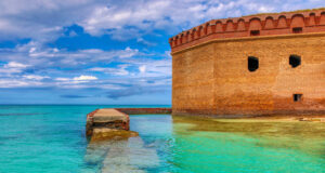 Fort Jefferson entouré d'eau