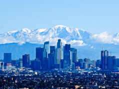 Los Angeles avec le Mont Baldy en arrière-plan