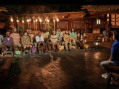 Les candidats de Survivor assis devant Jeff Probst