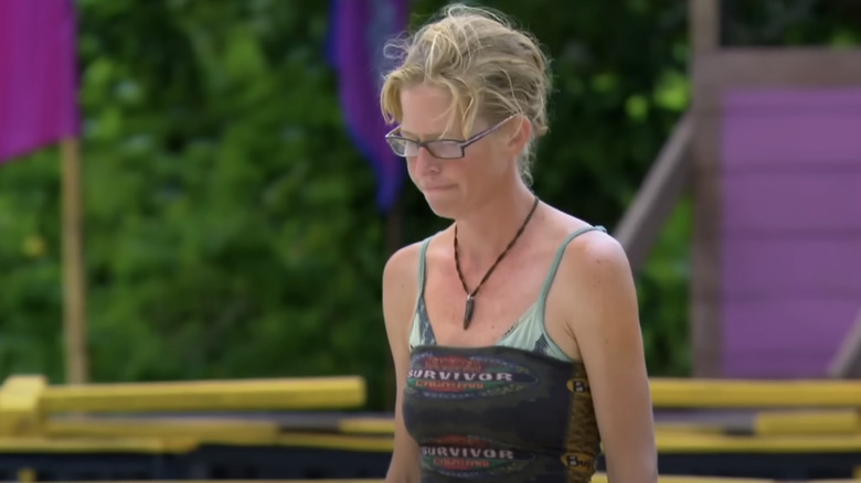 Un candidat de Survivor a l'air découragé