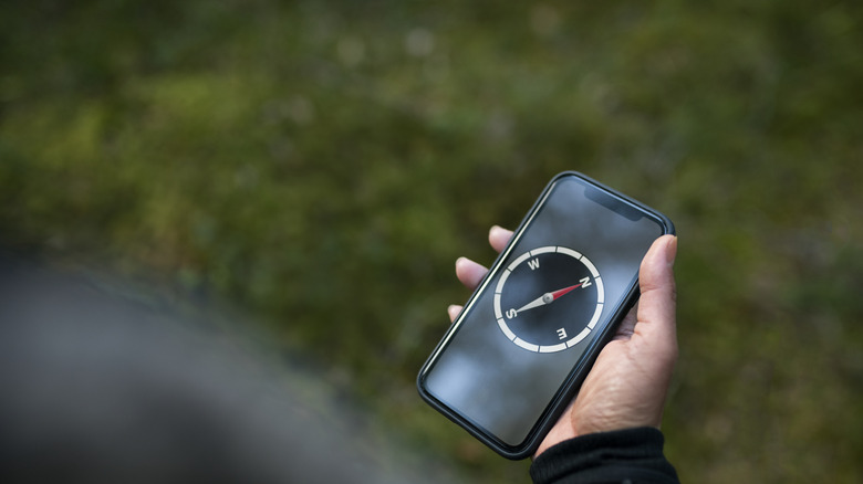 Application Compass sur téléphone à l'extérieur