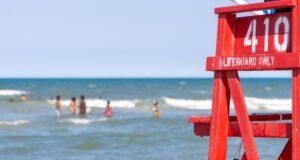 stand de sauveteur à la plage