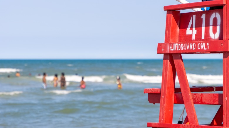 stand de sauveteur à la plage